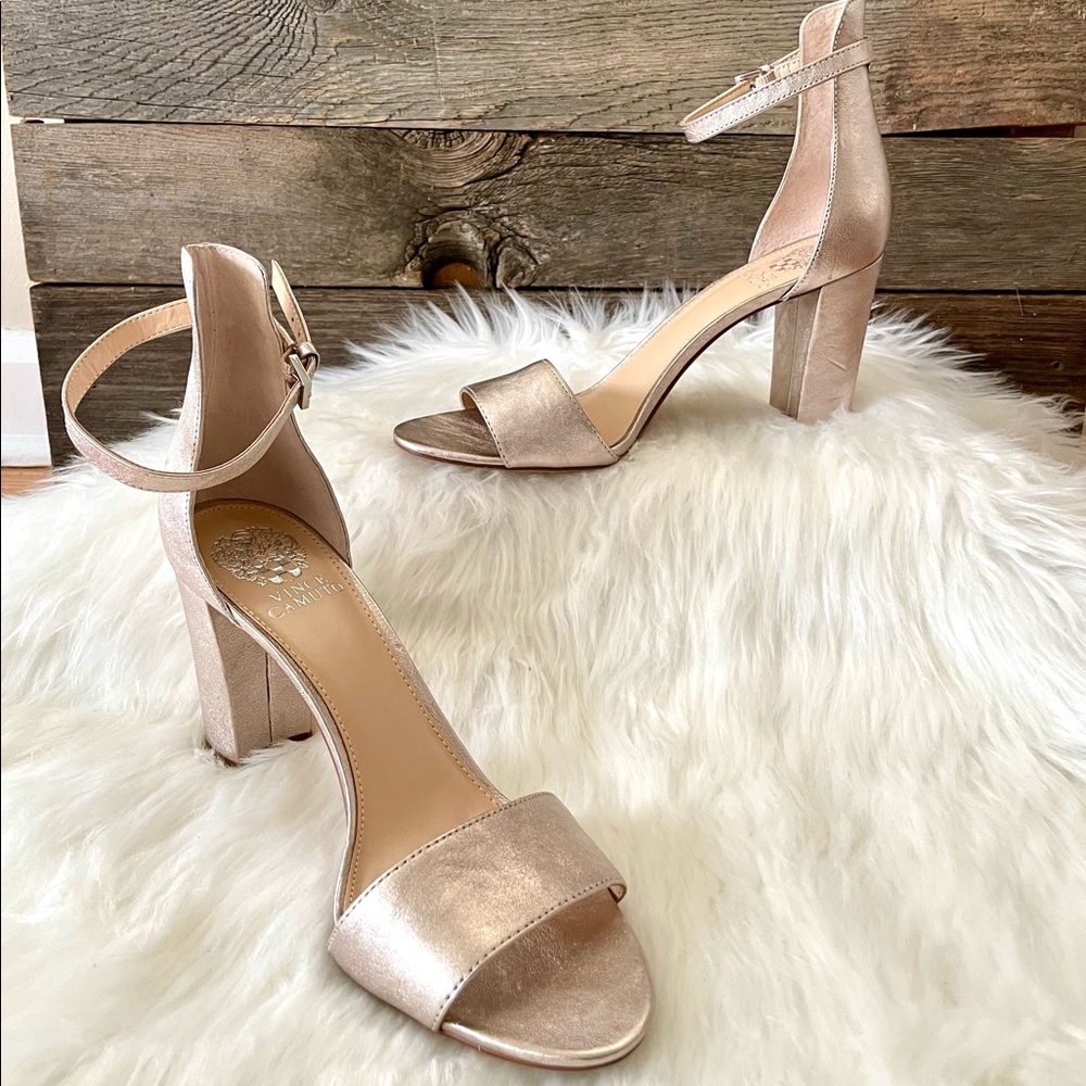 VINCE CAMUTO | Block Heel Pump - Picture 2 of 10
